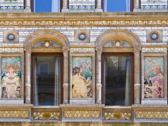 Detail gevel La Maison de Blanc, ontwerp door Pivat Livemont © A. de Ville de Goyet urban.brussels