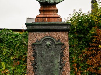 Lion City standbeeld Jules Delhaize © Korei Guided Tours