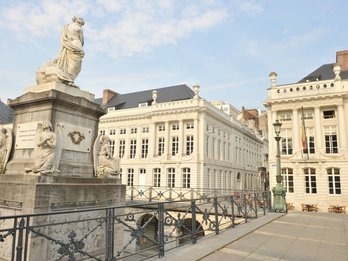 Martelaarsplein met Pro Patria-monument door Guillaume Geefs M. Vanhulst © urban.brussels