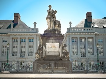 Beeldengroep Pro Patria Martelaarsplein Guillaume Geefs © Korei Guided Tours