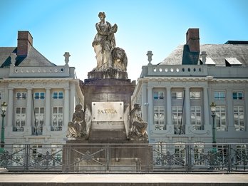 Beeldengroep Pro Patria Martelaarsplein Guillaume Geefs © Korei Guided Tours