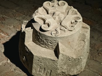 Sluitsteen met het wapen van Filips de Goede © Korei Guided Tours