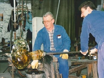 Glazblazerij 1980 © Charleroi, Musée du Verre, Fonds Pierre Dias