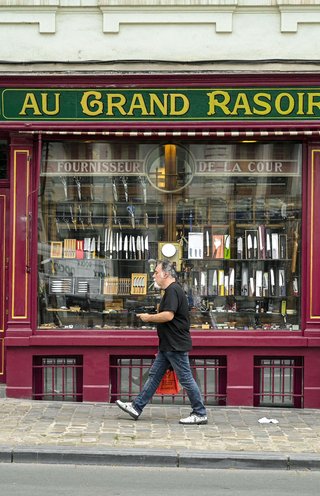Voorgevel Au Grand Rasoir © Korei Guided Tours