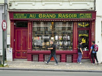 Voorgevel Au Grand Rasoir © Korei Guided Tours