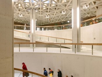 Trap in het gebouw van MIX